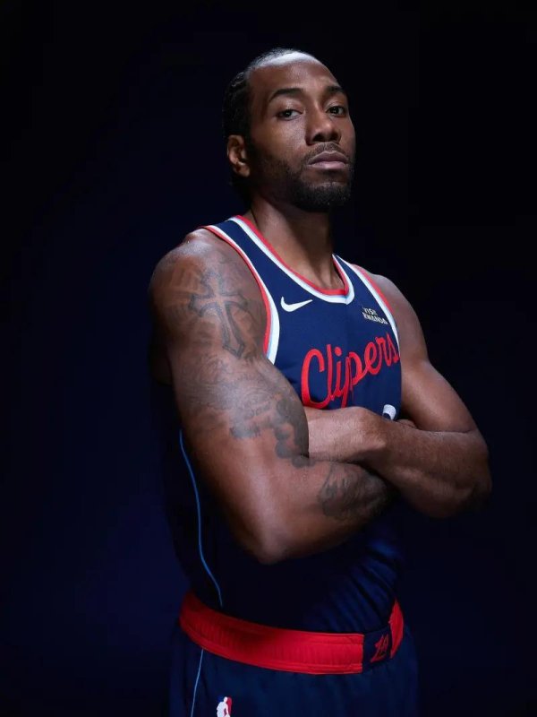 华瑞优配 莱昂纳德晒照开启第14个赛季! 深陷争议仍获力挺: 训练刻苦情绪乐观