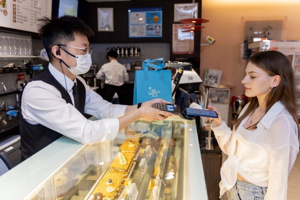 金股配资网 上海奥特莱斯、南京路步行街、三亚免税城等成外国游客最爱消费热门商圈