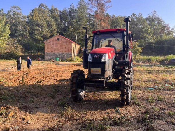 粤友配资 金寨汤家汇：定点帮扶助力秋种机械化